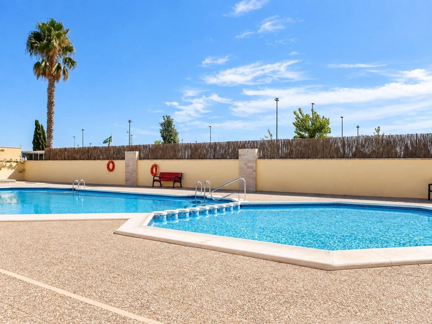 3 quarto Moradia Geminada para venda em Torrevieja com piscina - 147 500 € (Ref: 10075374)