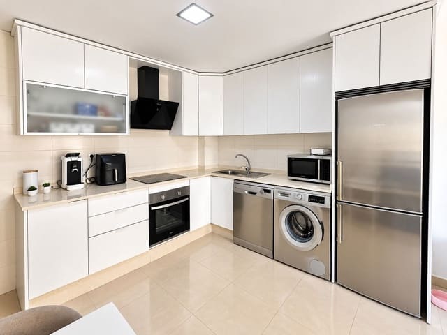 Apartamento de 2 habitaciones en Puerto Deportivo, Torrevieja en venta - 169.000 € (Ref: 10101585)
