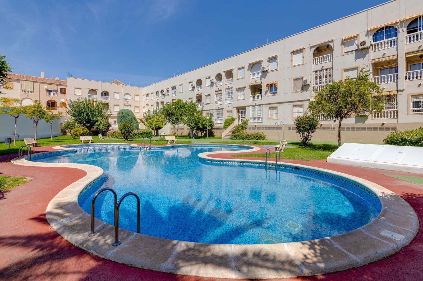 2 quarto Penthouse para venda em Torrevieja com piscina garagem - 159 900 € (Ref: 10123481)