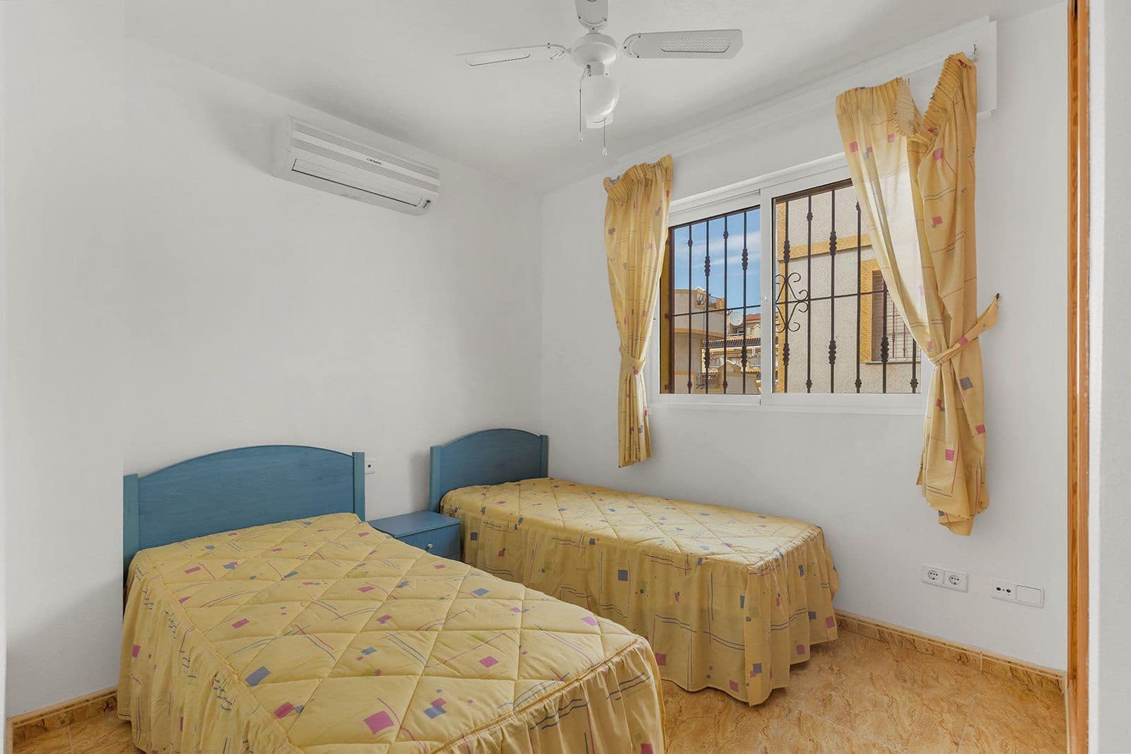 3 Zimmer Villa zu verkaufen in Orihuela Costa mit Pool Garage - 199.000 € (Ref: 10128108)