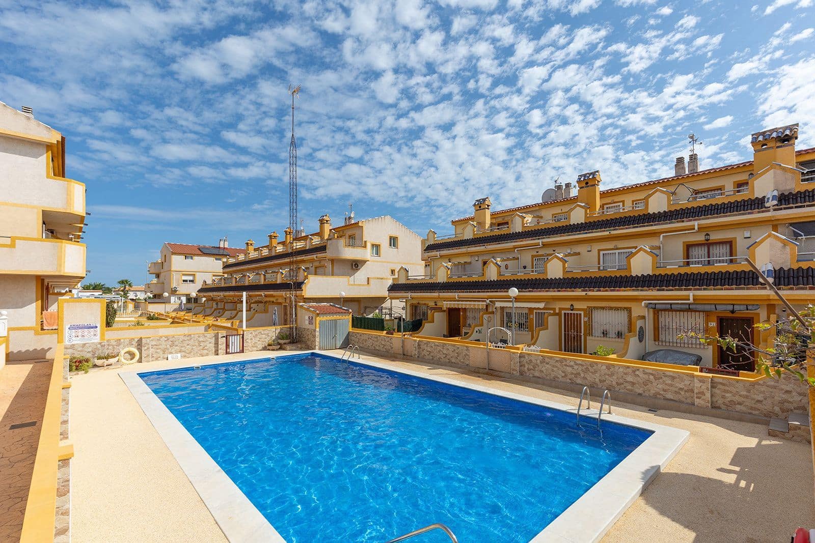 3 Zimmer Villa zu verkaufen in Orihuela Costa mit Pool Garage - 199.000 € (Ref: 10128108)