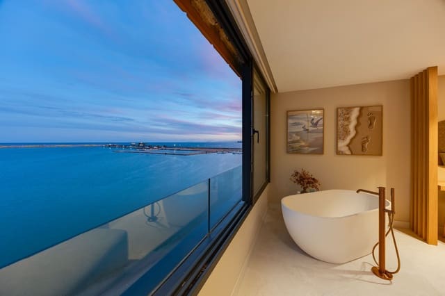 2 soveværelse Lejlighed til salg i Playa del Acequión, Torrevieja med swimmingpool - € 550.000 (Ref: 10176849)