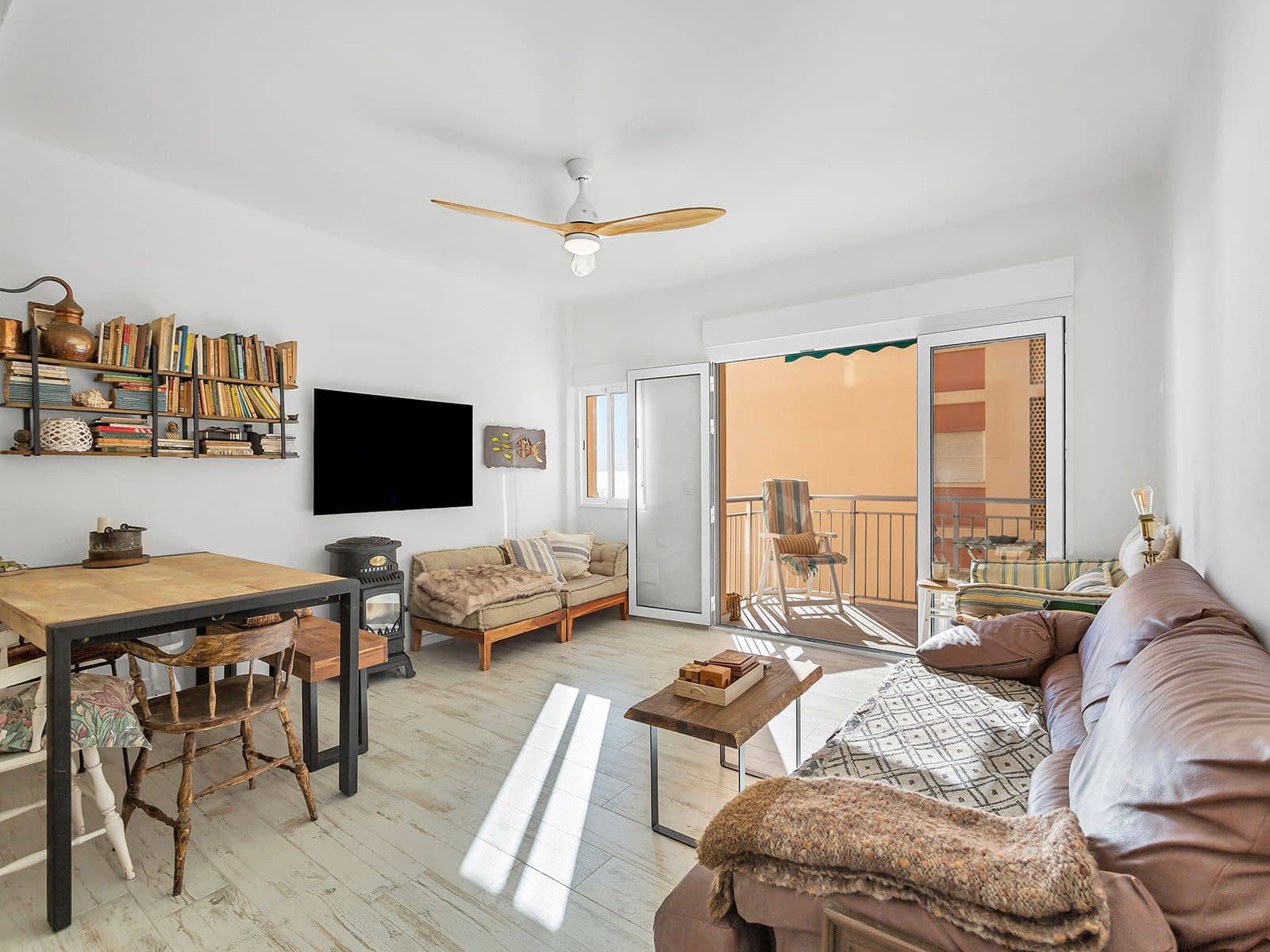 Apartamento de 3 habitaciones en Torrevieja en venta con piscina garaje - 299.900 € (Ref: 7988697)