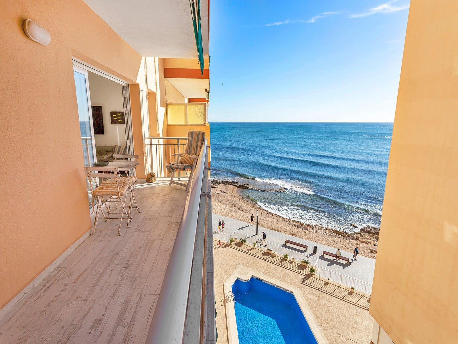 Apartamento de 3 habitaciones en Torrevieja en venta con piscina garaje - 299.900 € (Ref: 7988697)