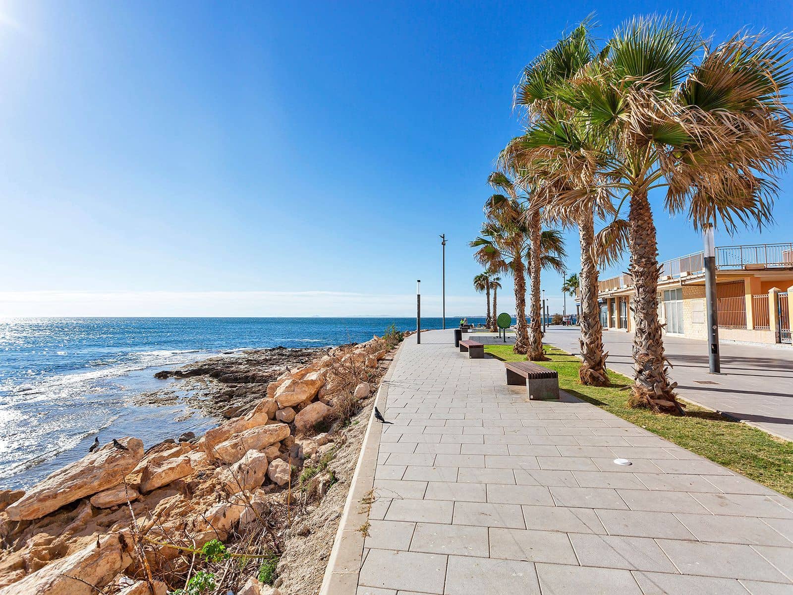 Apartamento de 3 habitaciones en Torrevieja en venta con piscina garaje - 299.900 € (Ref: 7988697)