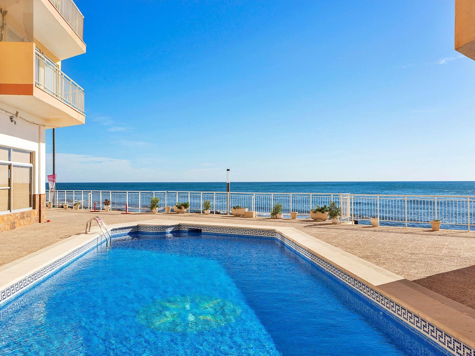 Apartamento de 3 habitaciones en Torrevieja en venta con piscina garaje - 299.900 € (Ref: 7988697)