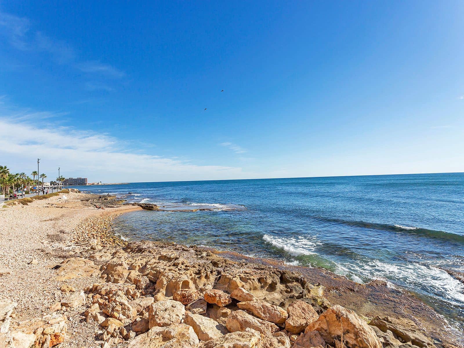 Apartamento de 3 habitaciones en Torrevieja en venta con piscina garaje - 299.900 € (Ref: 7988697)