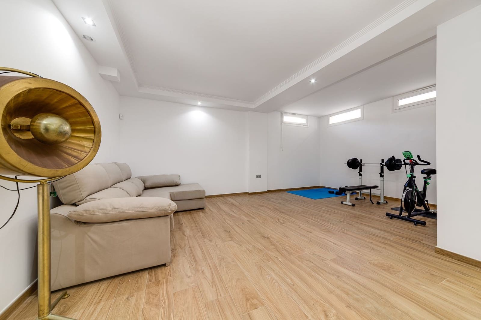 3 makuuhuone Huvila myytävänä paikassa Torrevieja mukana uima-altaan 
autotalli - 590 000 € (Ref: 7988701)