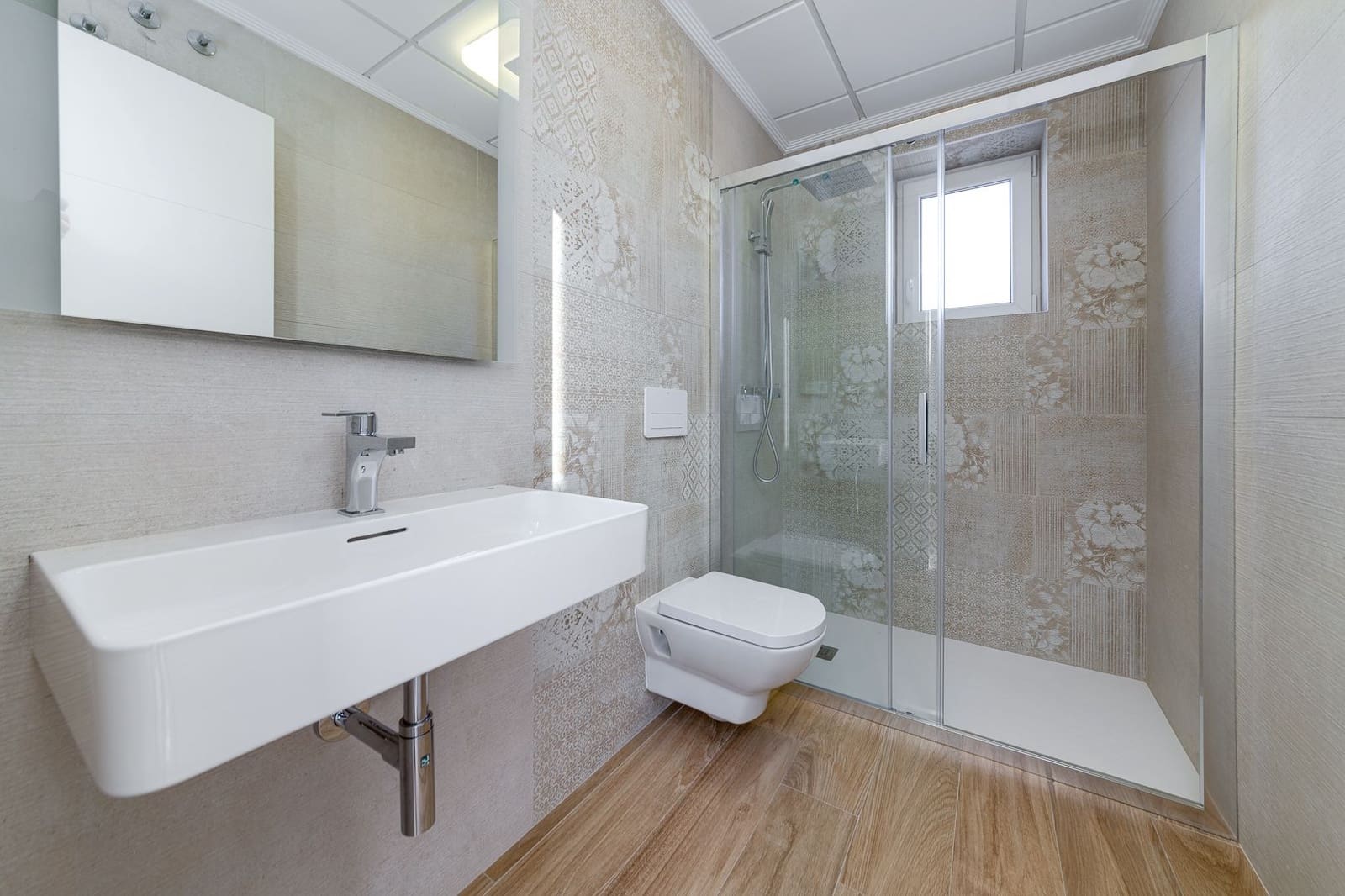 3 makuuhuone Huvila myytävänä paikassa Torrevieja mukana uima-altaan 
autotalli - 590 000 € (Ref: 7988701)