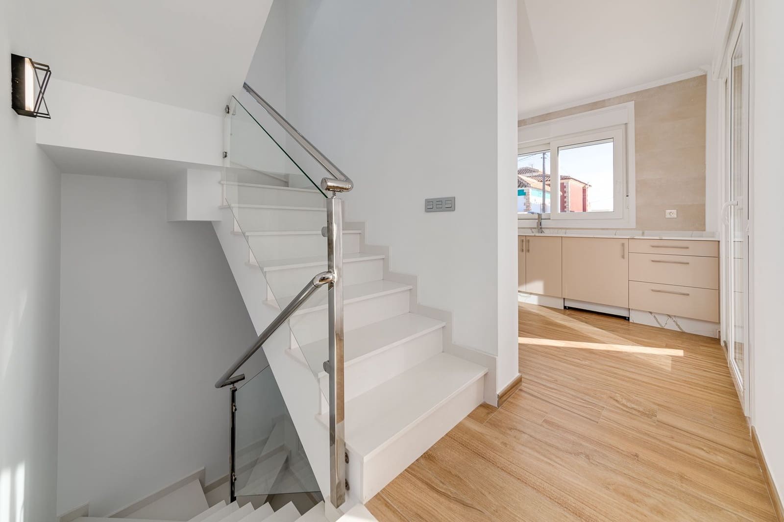 3 makuuhuone Huvila myytävänä paikassa Torrevieja mukana uima-altaan 
autotalli - 590 000 € (Ref: 7988701)