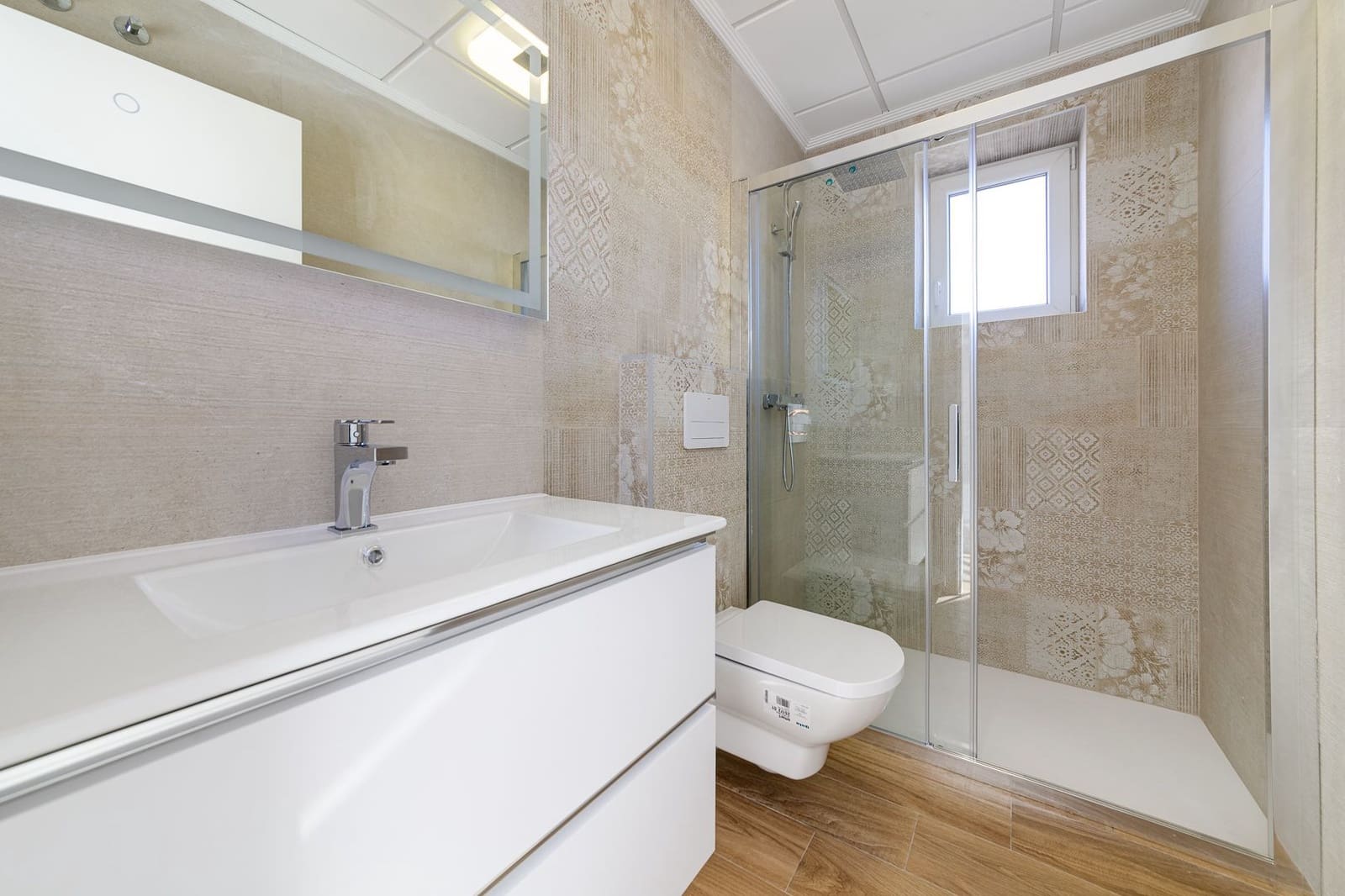 3 makuuhuone Huvila myytävänä paikassa Torrevieja mukana uima-altaan 
autotalli - 590 000 € (Ref: 7988701)