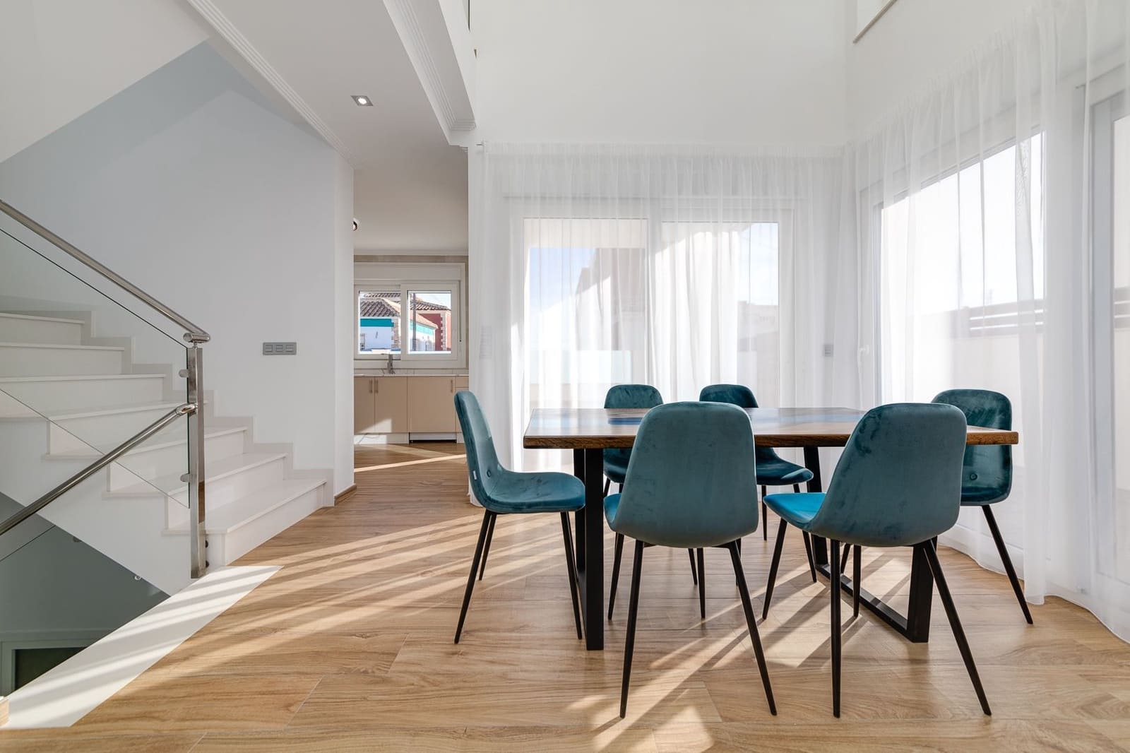 3 makuuhuone Huvila myytävänä paikassa Torrevieja mukana uima-altaan 
autotalli - 590 000 € (Ref: 7988701)