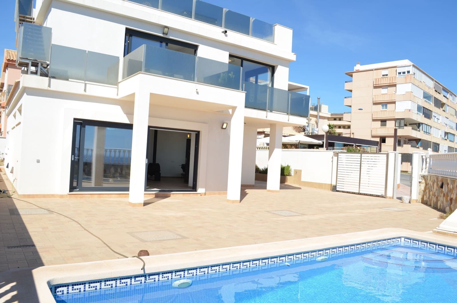 4 soveværelse Villa til salg i Torrevieja med swimmingpool garage - € 990.000 (Ref: 8689464)