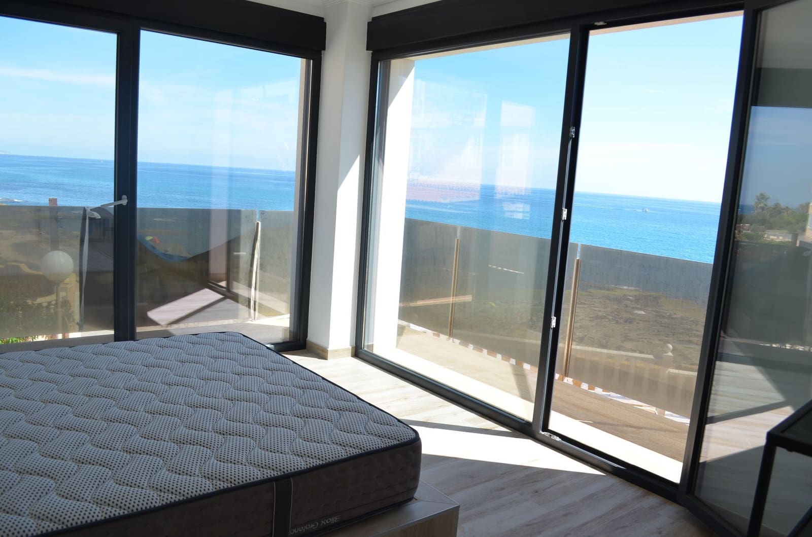 4 soveværelse Villa til salg i Torrevieja med swimmingpool garage - € 990.000 (Ref: 8689464)