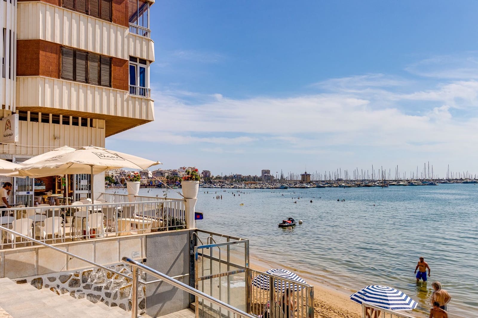 2 soveværelse Lejlighed til salg i Torrevieja med swimmingpool garage - € 249.000 (Ref: 8741066)