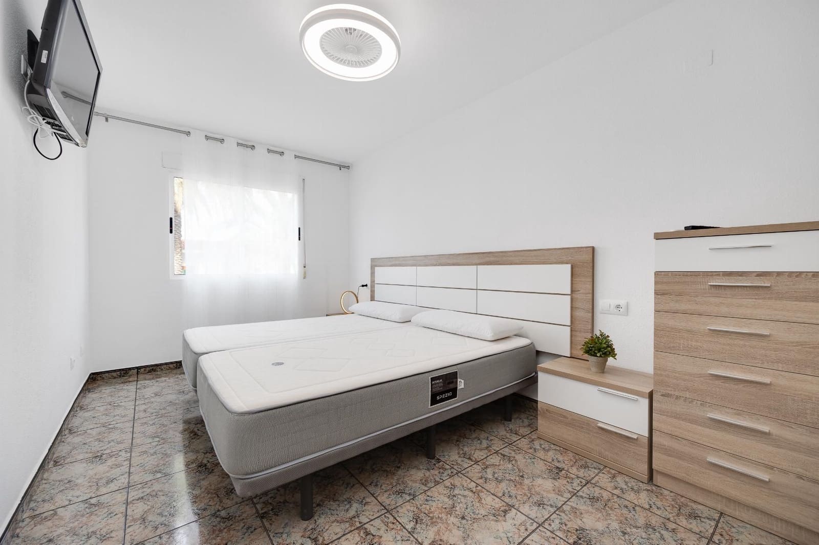 Apartamento de 3 habitaciones en Torrevieja en venta con piscina - 200.000 € (Ref: 8777732)