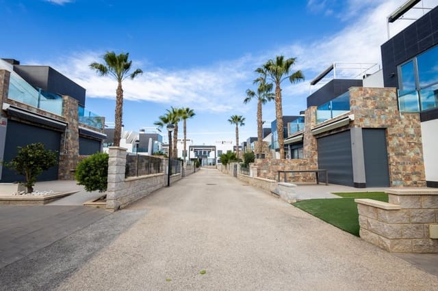 2 soverom Hus til salgs i Cabo Roig, Orihuela med svømmebasseng garasje - € 289 000 (Ref: 8805713)