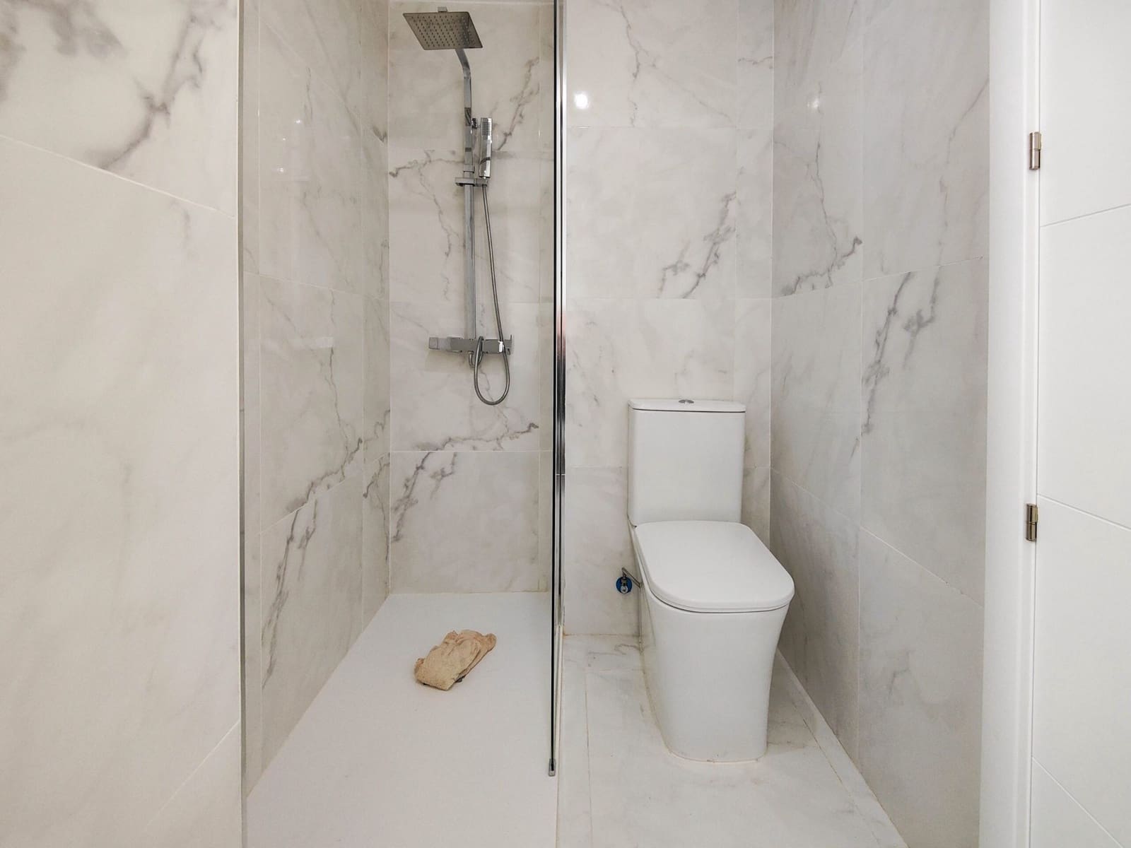 2 soverom Leilighet til salgs i Torrevieja med svømmebasseng garasje - € 214 500 (Ref: 8847185)