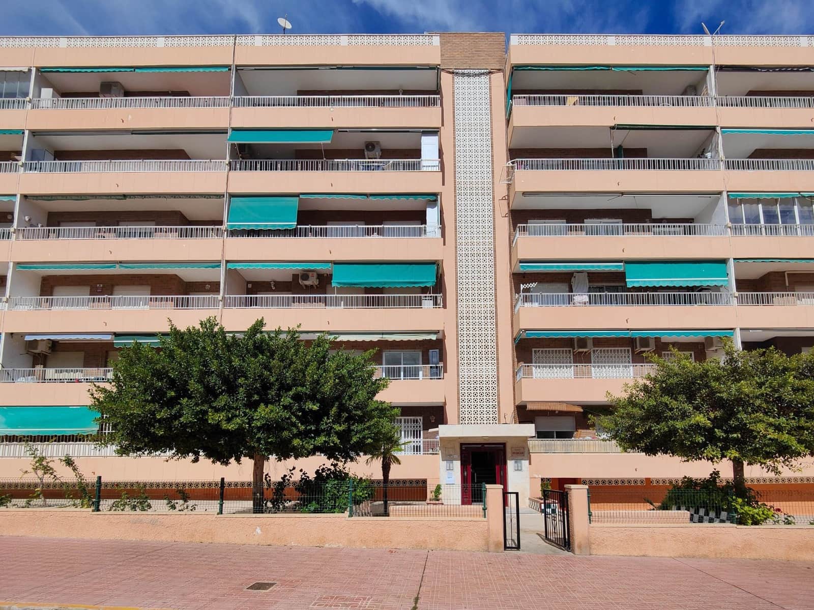 2 soverom Leilighet til salgs i Torrevieja med svømmebasseng garasje - € 214 500 (Ref: 8847185)