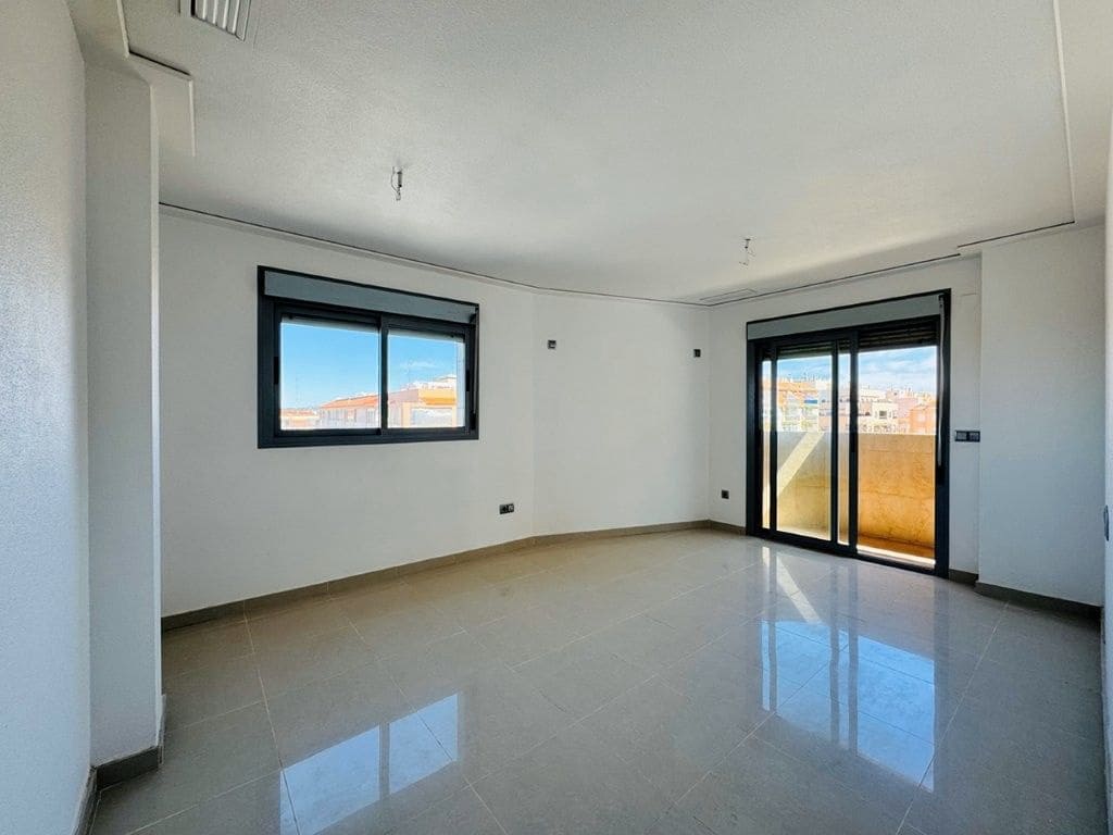 3 soverom Leilighet til salgs i Torrevieja - € 179 000 (Ref: 8914785)