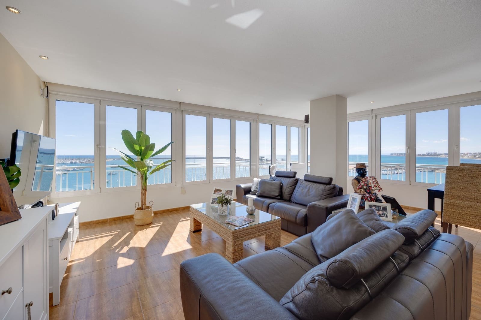 3 soveværelse Lejlighed til salg i Torrevieja med swimmingpool garage - € 379.900 (Ref: 8931911)