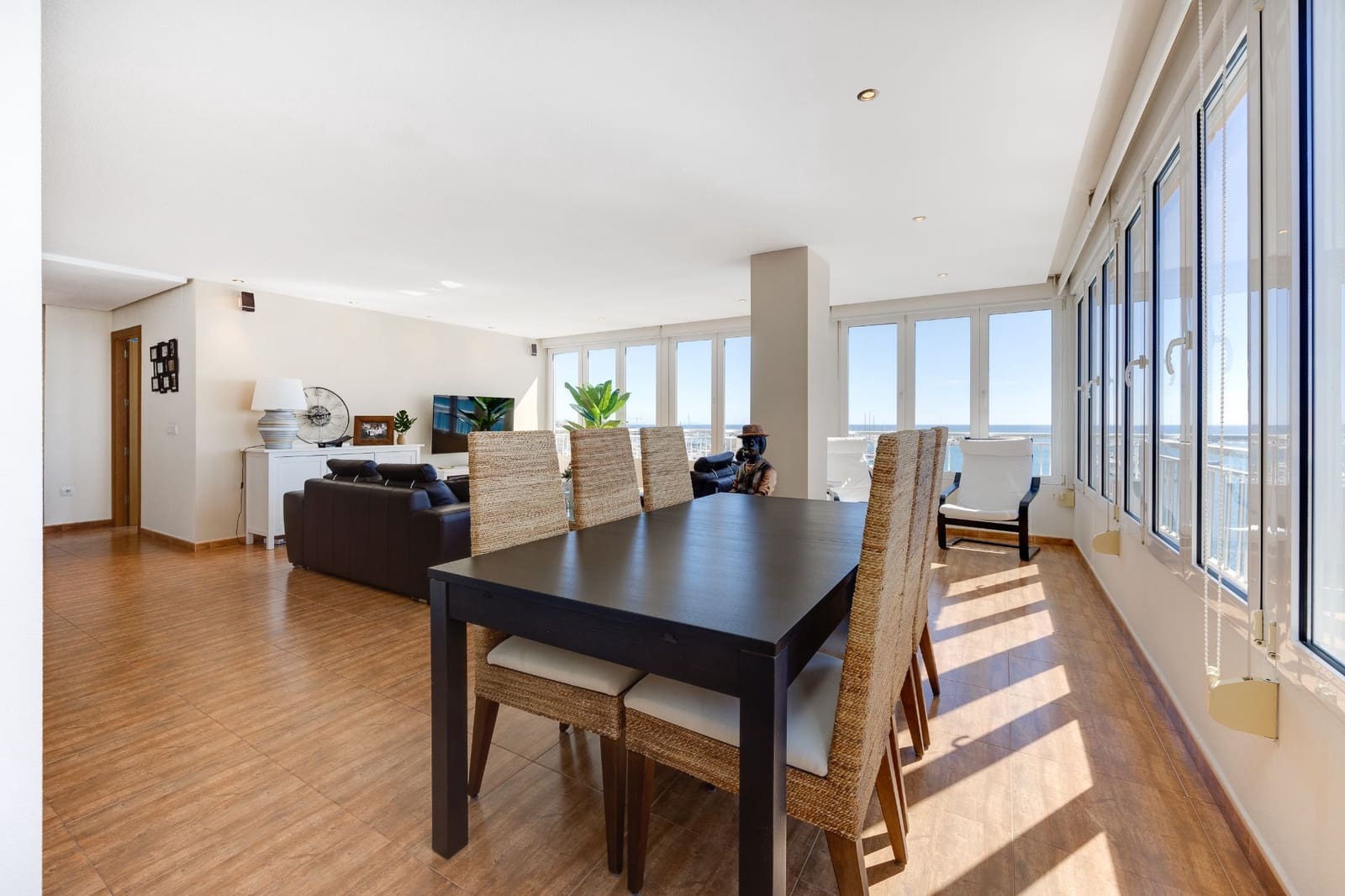 3 soveværelse Lejlighed til salg i Torrevieja med swimmingpool garage - € 379.900 (Ref: 8931911)