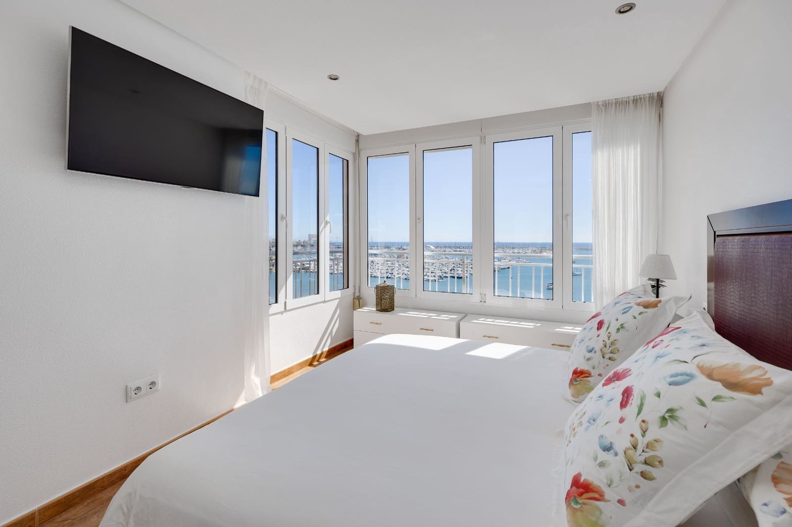 3 soveværelse Lejlighed til salg i Torrevieja med swimmingpool garage - € 379.900 (Ref: 8931911)