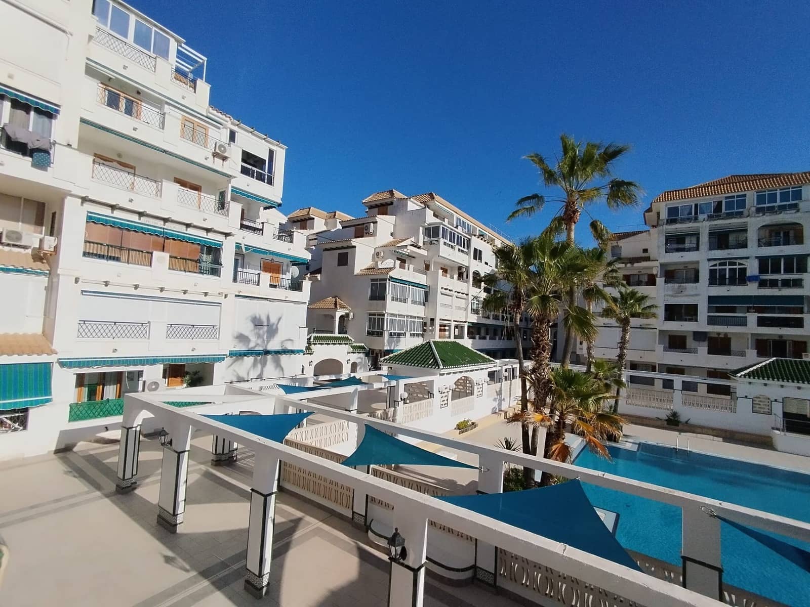 2 soveværelse Lejlighed til salg i Torrevieja med swimmingpool - € 169.000 (Ref: 8942648)