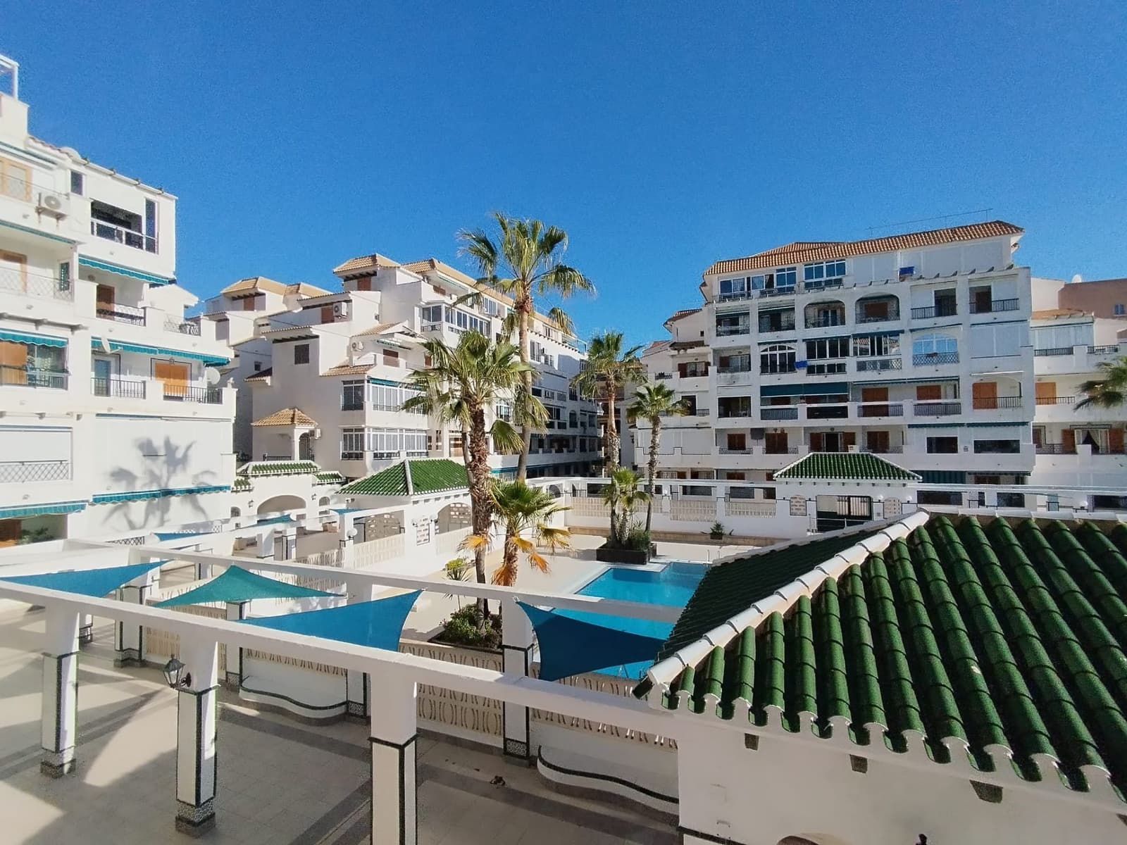 2 soveværelse Lejlighed til salg i Torrevieja med swimmingpool - € 169.000 (Ref: 8942648)