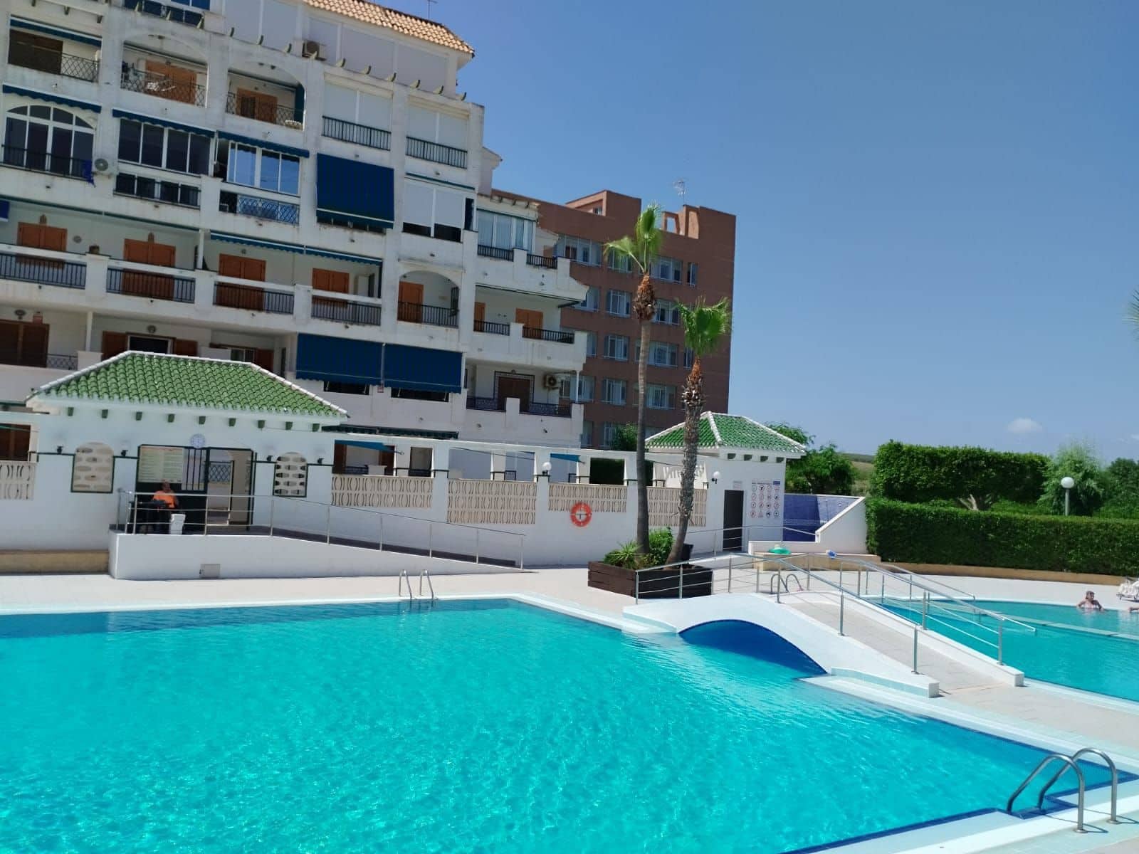 Apartamento de 2 habitaciones en Torrevieja en venta con piscina - 169.900 € (Ref: 8942648)