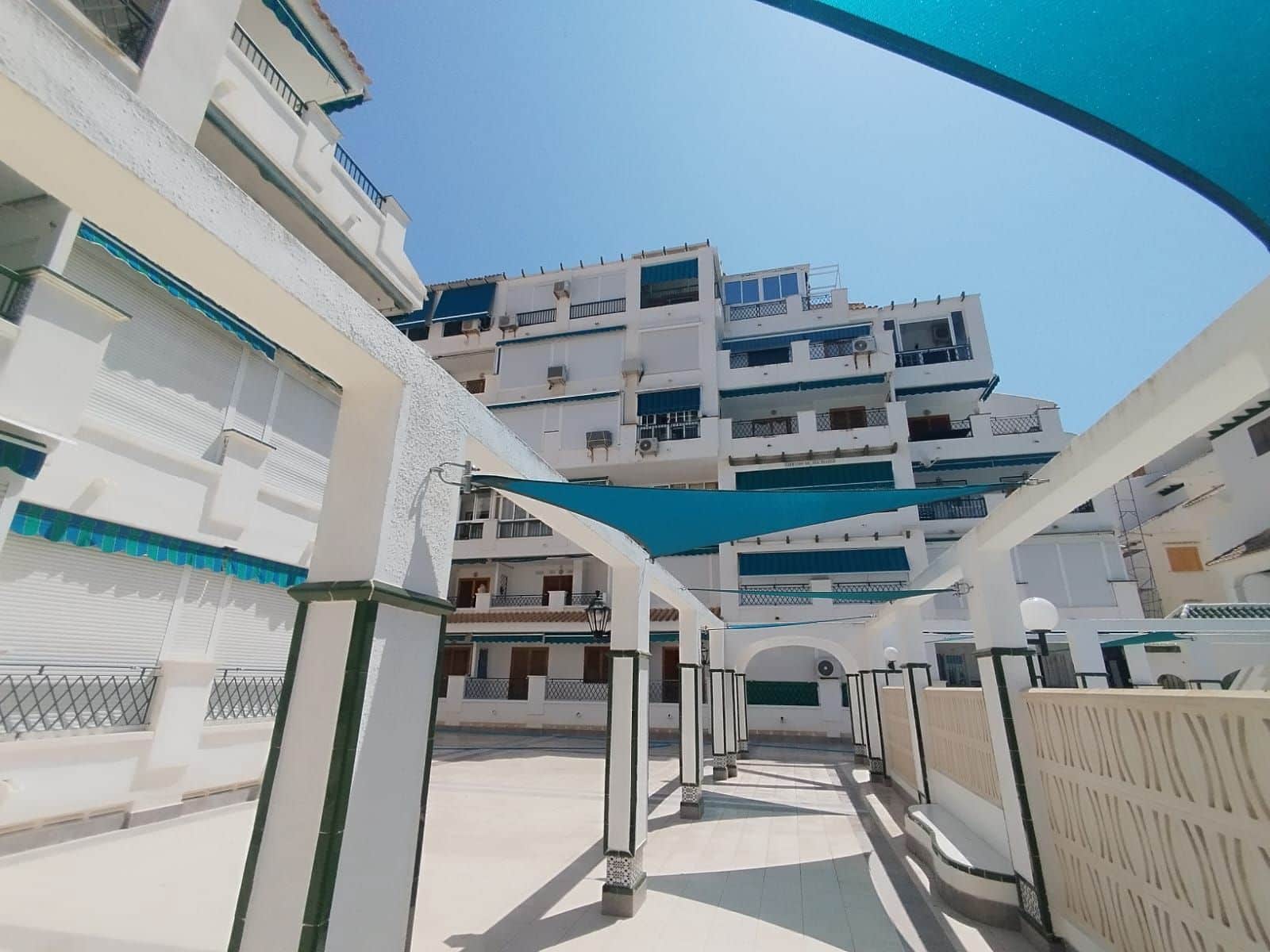 Apartamento de 2 habitaciones en Torrevieja en venta con piscina - 169.900 € (Ref: 8942648)