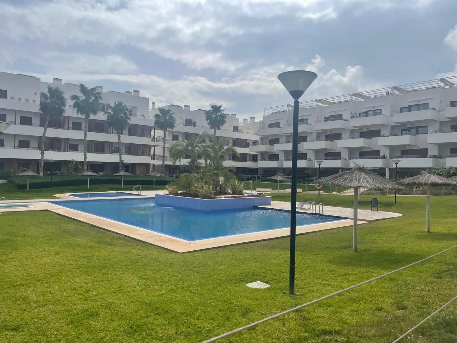 2 soverom Leilighet til salgs i Cabo Roig med svømmebasseng garasje - € 250 000 (Ref: 8970213)