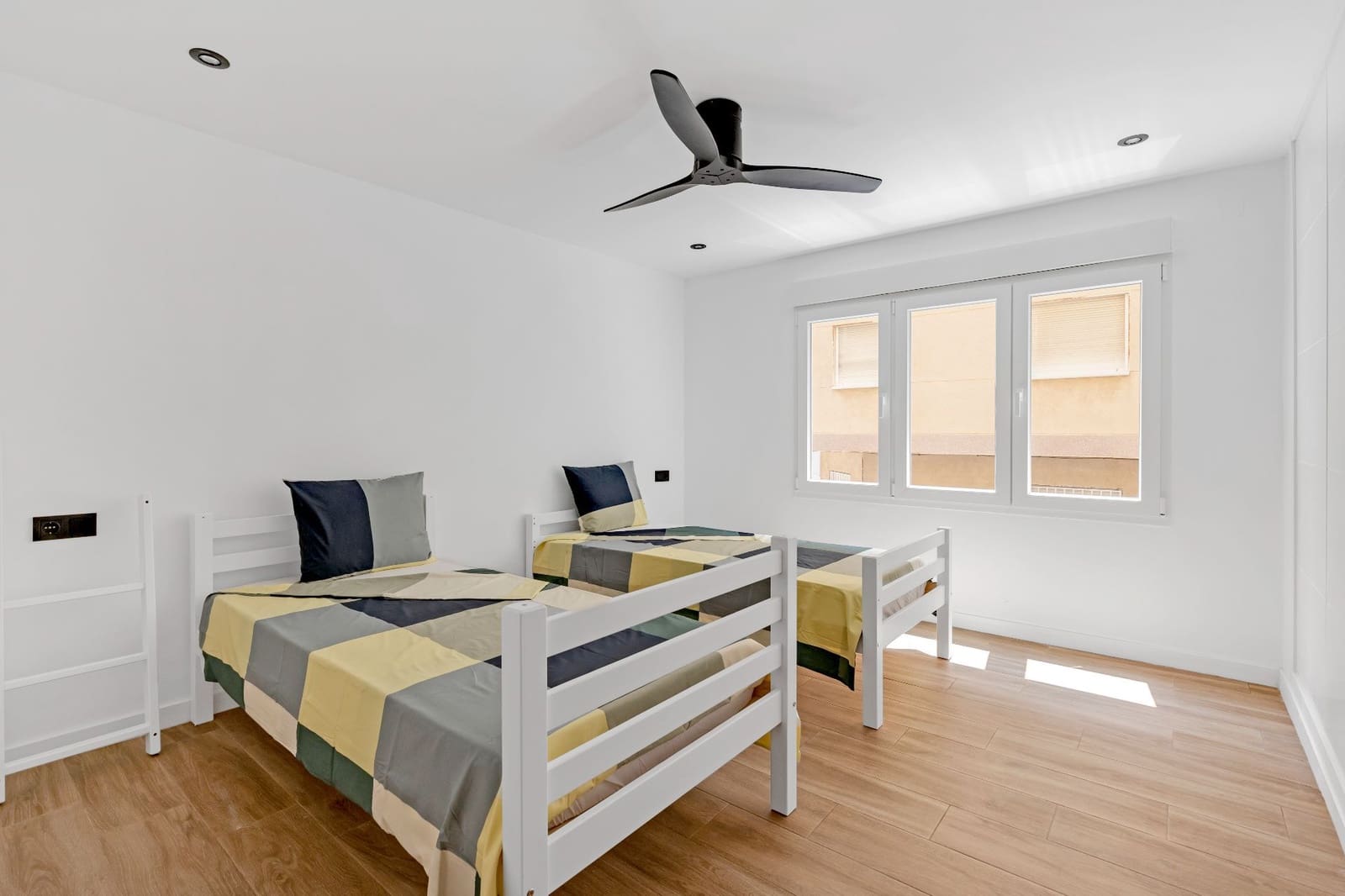 3 soveværelse Lejlighed til salg i Torrevieja med garage - € 259.900 (Ref: 9000936)