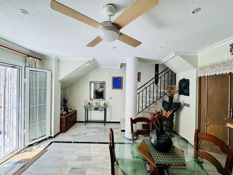 2 soveværelse Byhus til salg i Torrevieja med swimmingpool garage - € 210.000 (Ref: 9007287)