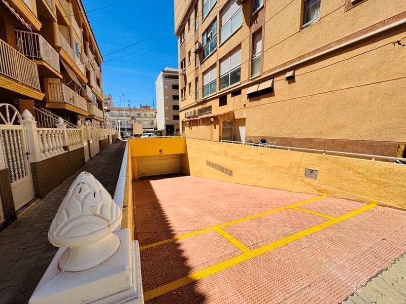 2 soveværelse Byhus til salg i Torrevieja med swimmingpool garage - € 210.000 (Ref: 9007287)