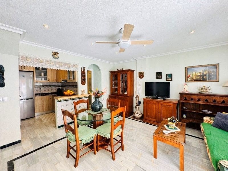 2 soveværelse Byhus til salg i Torrevieja med swimmingpool garage - € 210.000 (Ref: 9007287)