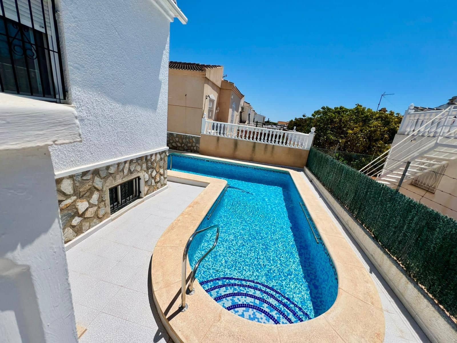 2 bedroom Villa for sale in Torrevieja with pool - € 239,995 (Ref: 9017197)