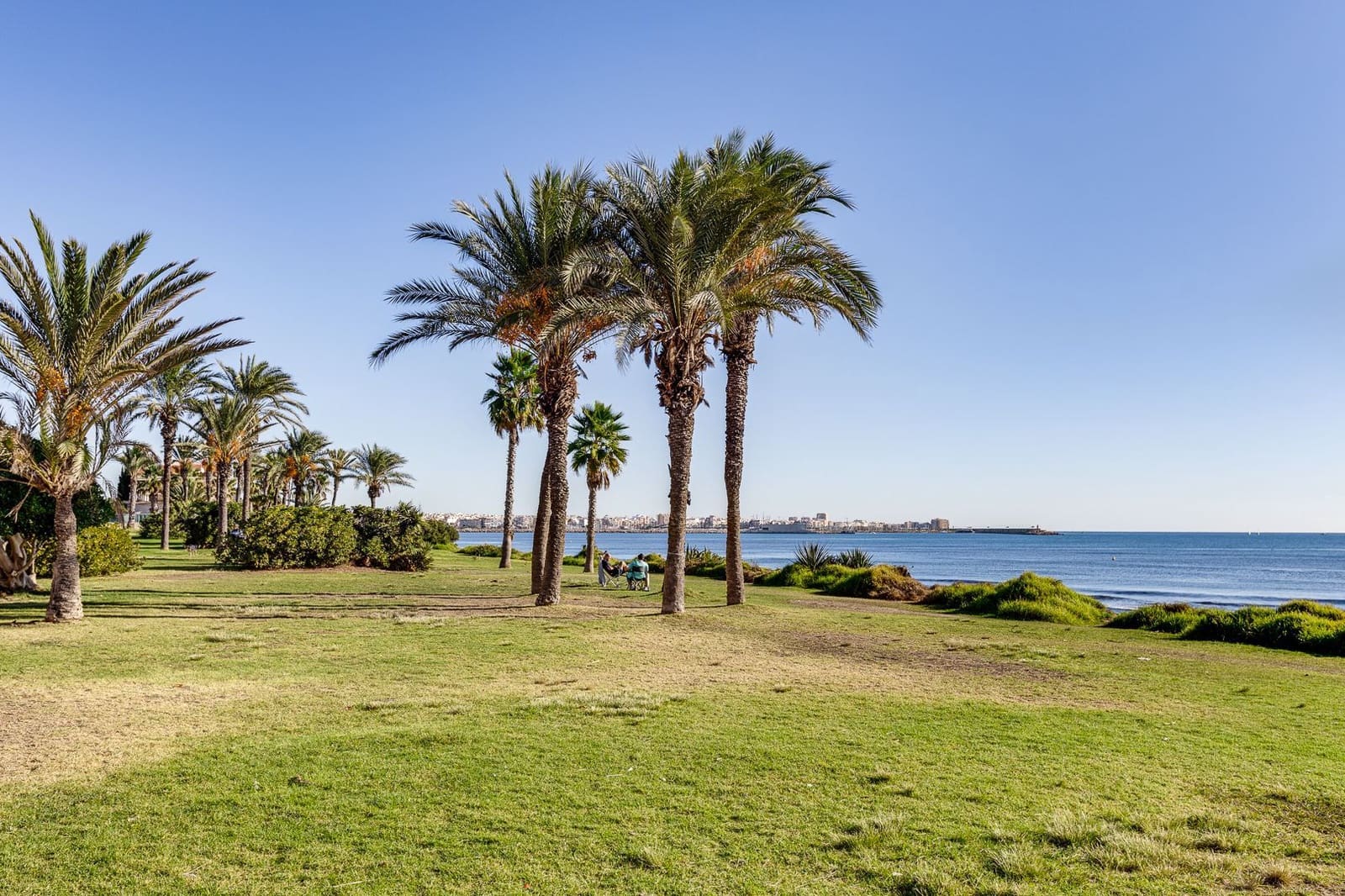 2 soveværelse Penthouse til salg i Torrevieja med swimmingpool - € 150.000 (Ref: 9095998)