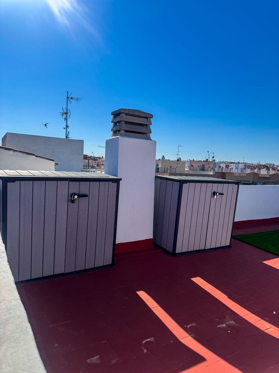 2 soveværelse Penthouse til salg i Torrevieja med swimmingpool - € 150.000 (Ref: 9095998)