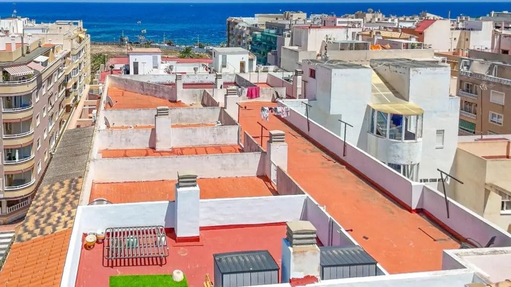 2 soveværelse Penthouse til salg i Torrevieja med swimmingpool - € 150.000 (Ref: 9095998)