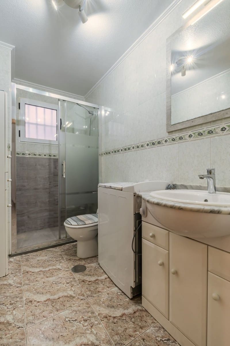 2 bedroom Apartment for sale in Torrevieja with garage - € 144,000 (Ref: 9256783)