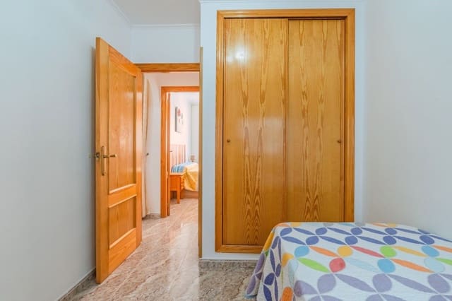 2 bedroom Apartment for sale in Las Piscinas Naturales, Torrevieja with garage - € 144,000 (Ref: 9256783)