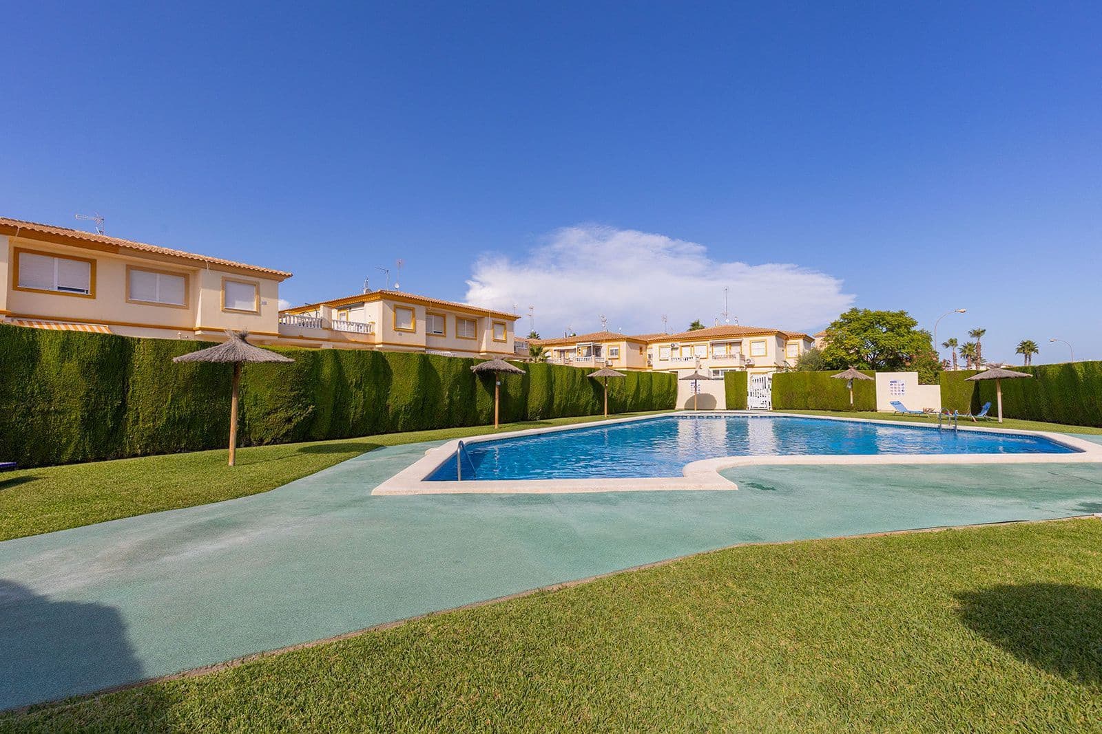 2 bedroom Bungalow for sale in Torrevieja with pool - € 149,000 (Ref: 9294207)