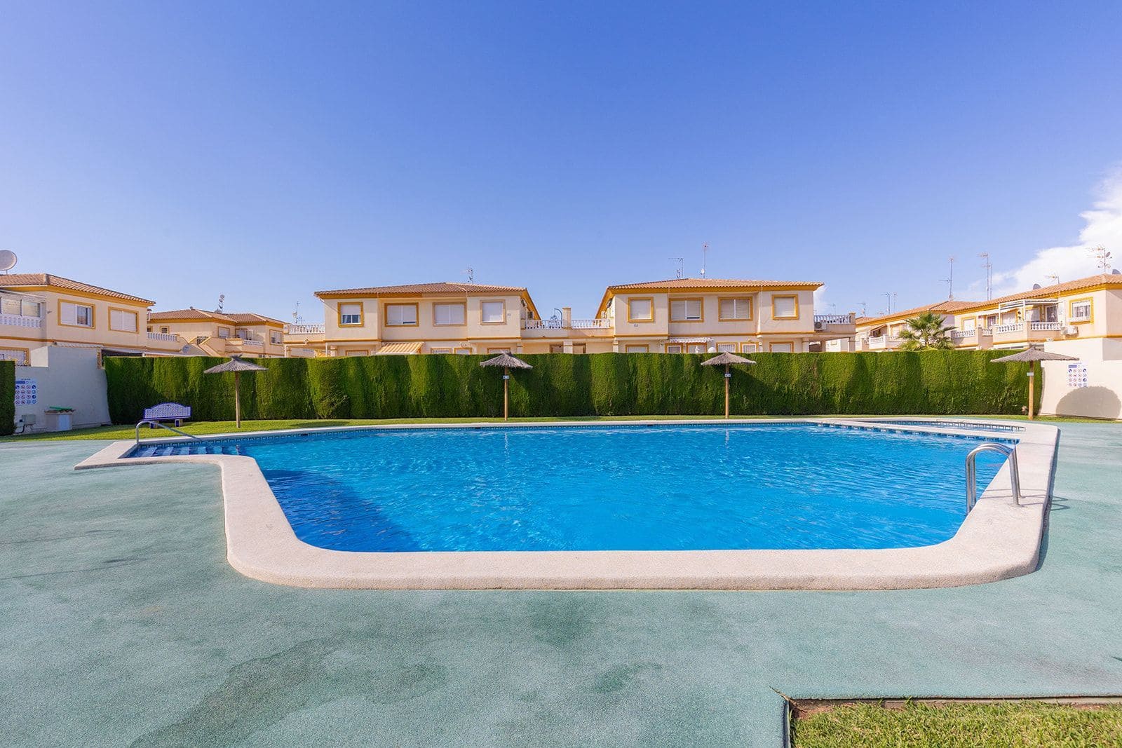 2 bedroom Bungalow for sale in Torrevieja with pool - € 149,000 (Ref: 9294207)