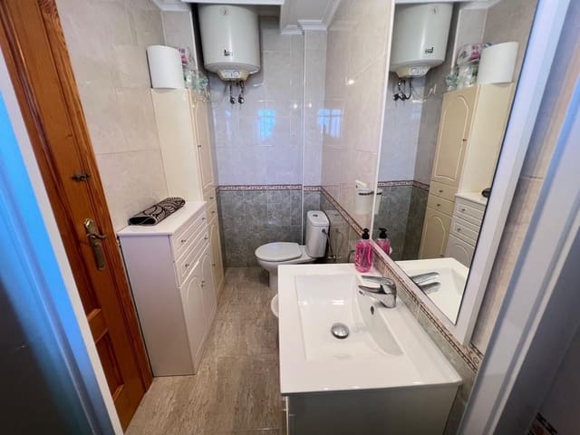 1 makuuhuone Kattohuoneisto myytävänä paikassa Los Europeos, Torrevieja mukana uima-altaan 
autotalli - 119 500 € (Ref: 9330190)