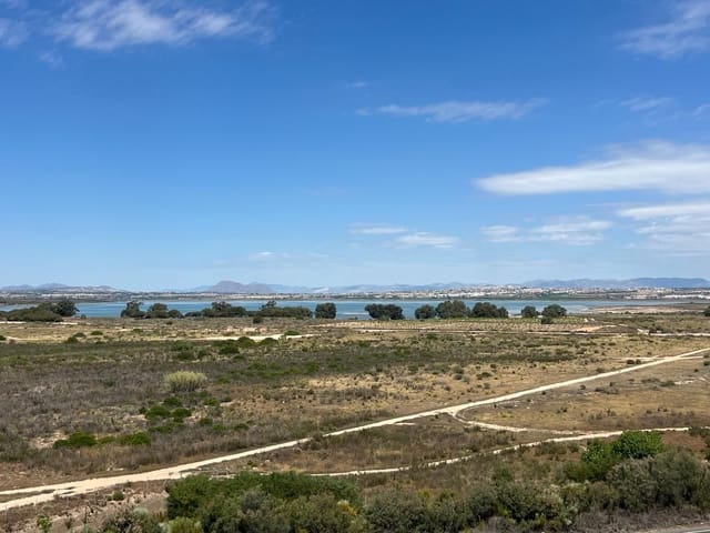 1 makuuhuone Kattohuoneisto myytävänä paikassa Los Europeos, Torrevieja mukana uima-altaan 
autotalli - 119 500 € (Ref: 9330190)