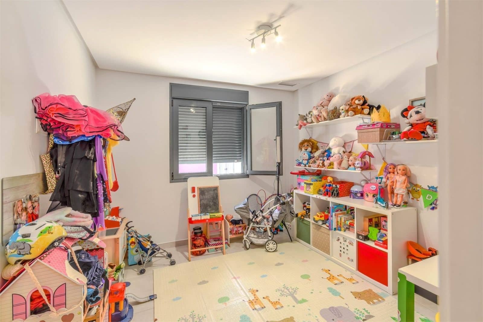 4 camera da letto Villa in vendita in Torrevieja con piscina garage - 495.000 € (Rif: 9330191)