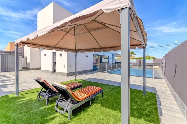 4 camera da letto Villa in vendita in El Chaparral - La Siesta - La Torreta, Torrevieja con piscina garage - 495.000 € (Rif: 9330191)