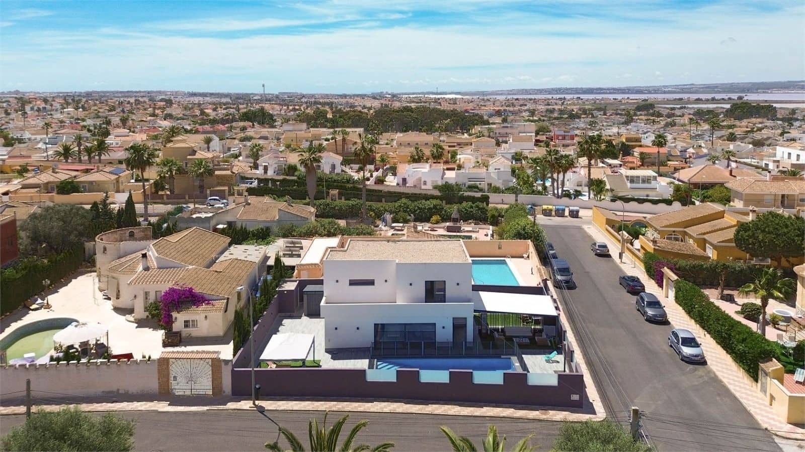 4 camera da letto Villa in vendita in Torrevieja con piscina garage - 495.000 € (Rif: 9330191)