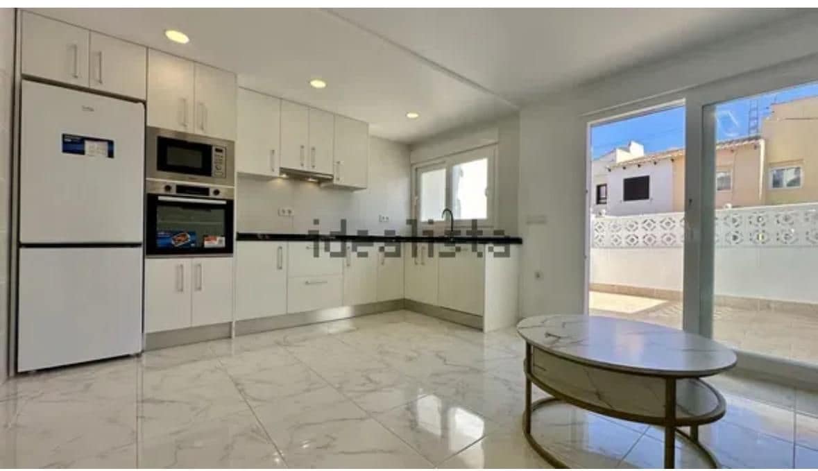 3 slaapkamer Halfvrijstaande villa te koop in Torrevieja met zwembad garage - € 229.000 (Ref: 9403164)